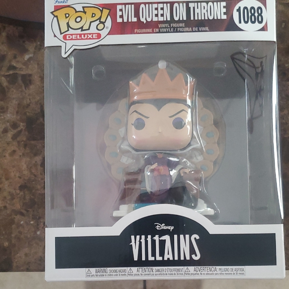 Funko Pop Deluxe. Evil Queen on Throne.